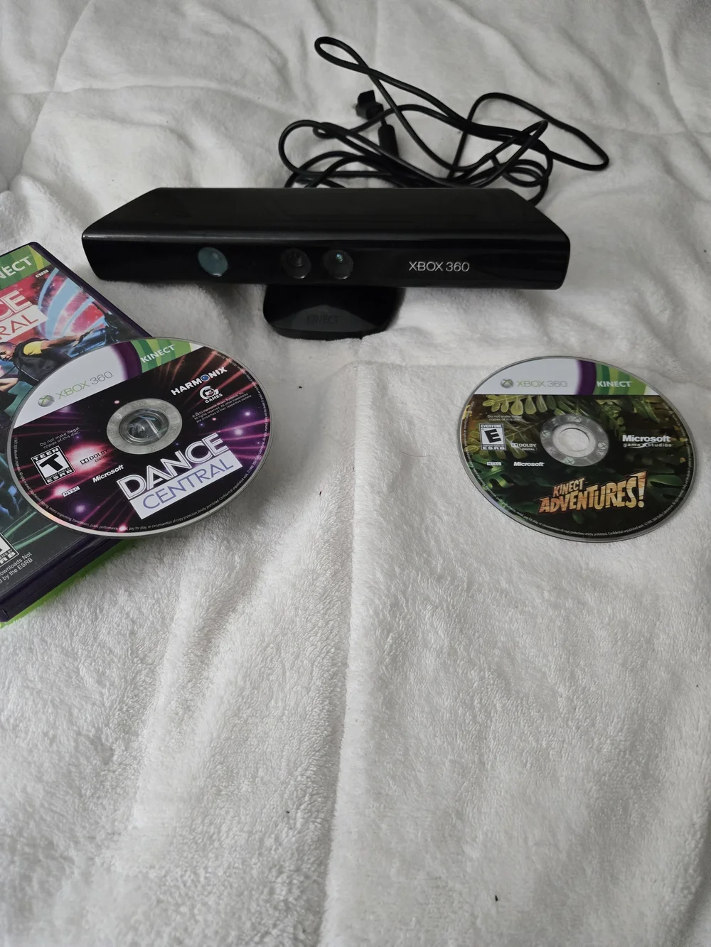Microsoft Xbox 360 Kinect Sensor Bar Model 1414 W 2 Games Bundle Lot